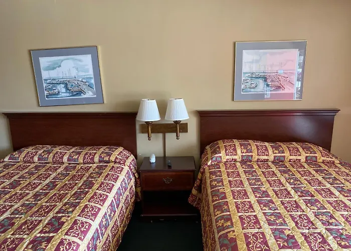 Budget Host Village Inn
