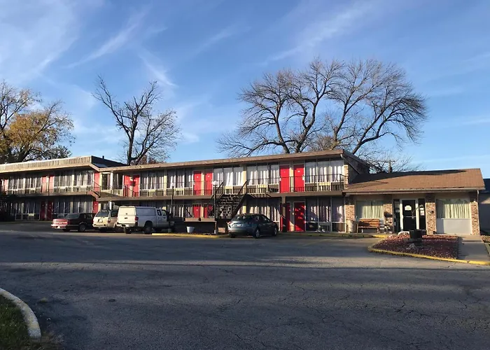 Budget Host Village Inn