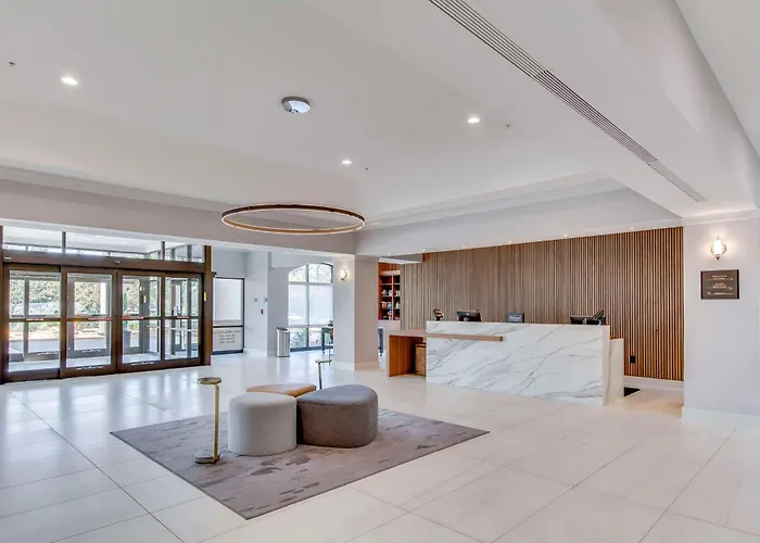 Embassy Suites By Hilton Louisville East