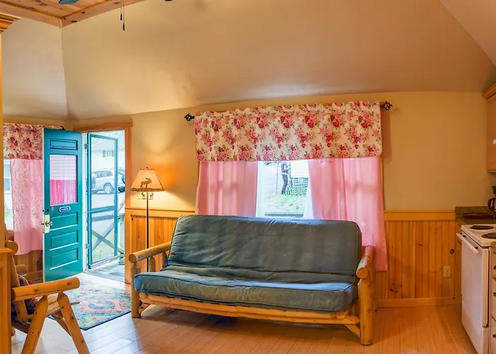 Hinckleys Dreamwood Cottages