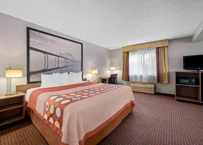 Super 8 By Wyndham Waverly