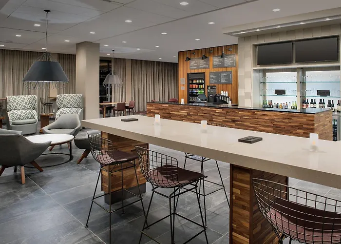 Courtyard By Marriott Portland East