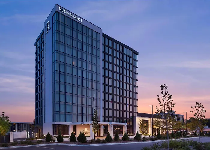 Renaissance Milwaukee West Hotel