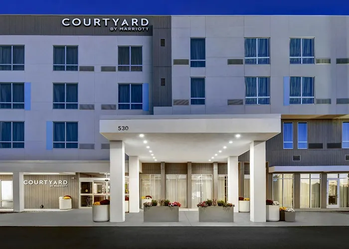 Courtyard By Marriott Hamilton