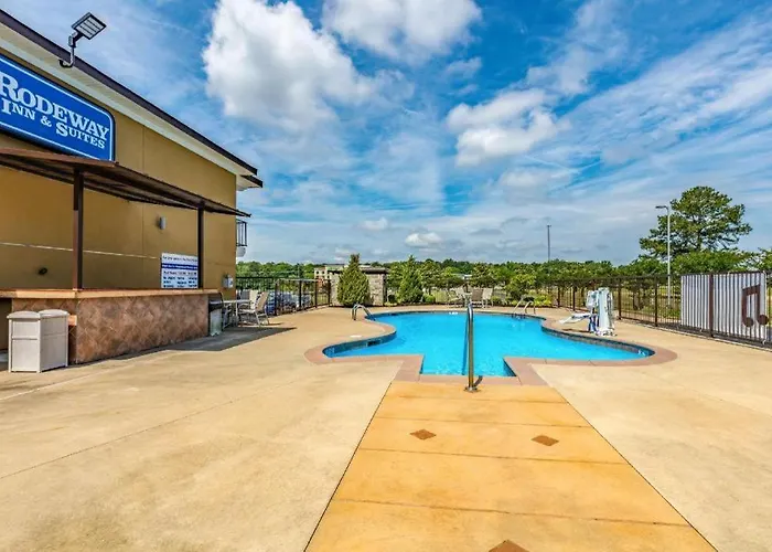 Rodeway Inn & Suites