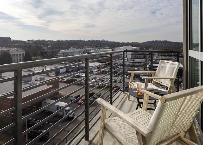 Moxy Nashville Vanderbilt Area
