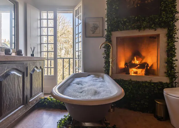 Unique Double Room In 17-Century Sintra Center Home With Snooker, Piano, Patio And Bbq