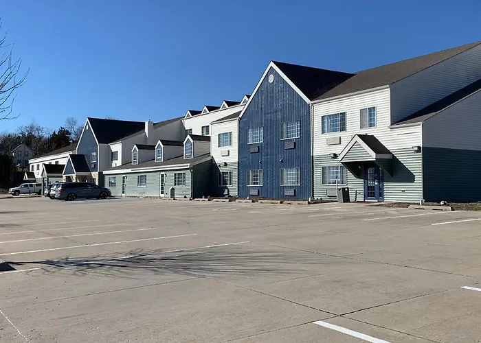 Days Inn & Suites By Wyndham Williamsburg Ia North