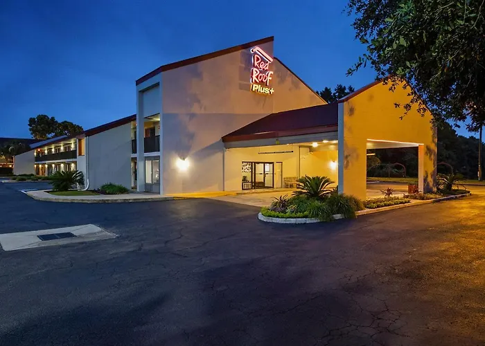 Red Roof Inn Plus+ Mt Pleasant - Patriots Point