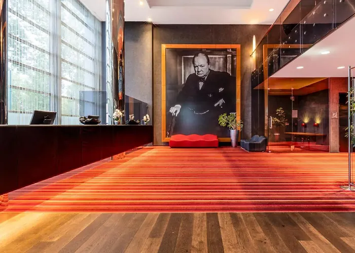 Plaza Premium Grand Winston