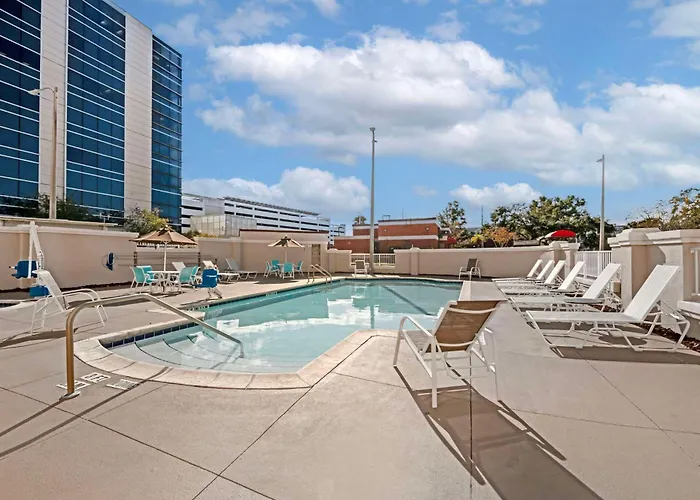 Comfort Suites Downtown