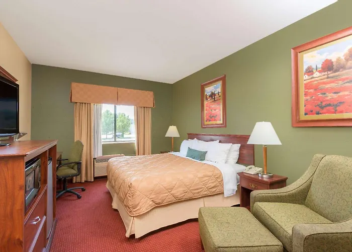 Ramada By Wyndham Catlettsburg Ashland
