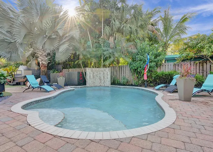 Kiki 4 - Men'S Clothing Optional Guest Houses
