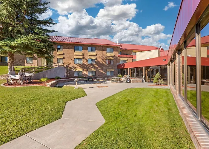 Best Western Plus Landmark Inn