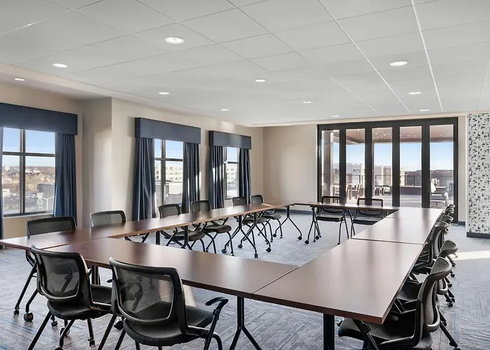 Courtyard By Marriott Milwaukee Brookfield At Poplar Creek Hotel