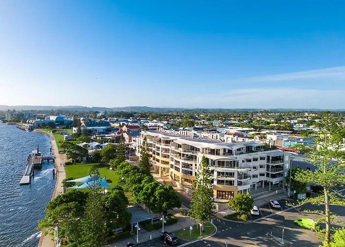 Riverside Apartments & Hotel