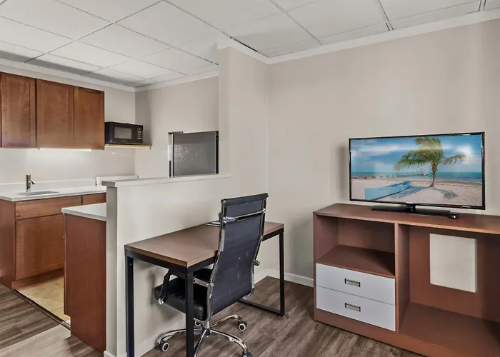 Quality Inn & Suites Green Bay Downtown