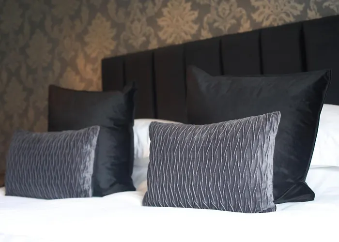 Oyo Glyn Valley Hotel