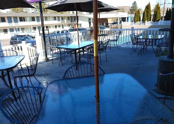 Bend Inn & Suites