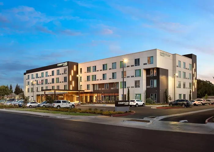 Courtyard By Marriott Fresno Clovis