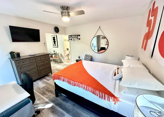 The Agustin Guesthouse - Men Only Clothing Optional