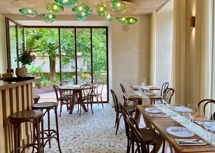 Hôtel Restaurant Auprès d'Angèle Marcillac-Vallon