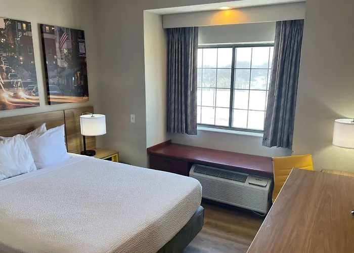 Days Inn By Wyndham Near Kansas Speedway Kansas City