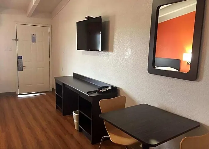Motel 6-, Tx