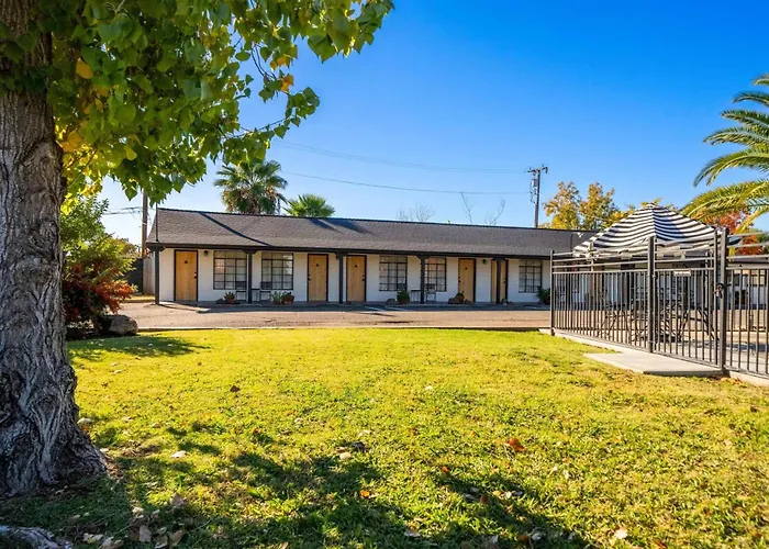 Triangle Motel