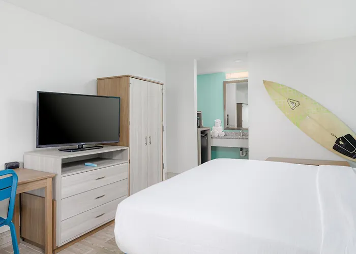 Surf & Sand Hotel - Free Hot Breakfast & Rentals