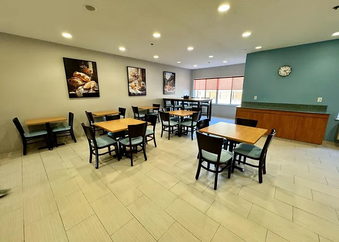 Days Inn & Suites By Wyndham Madison