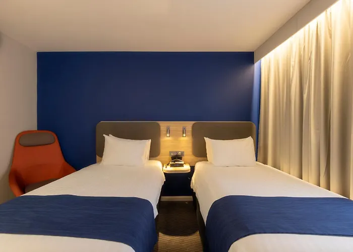 Holiday Inn Express Poole By Ihg