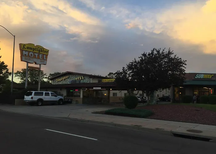 Lamplighter Motel