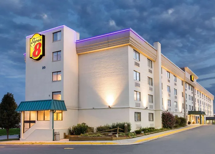 Super 8 By Wyndham Frederick