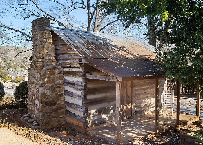Stone Mountain Manor