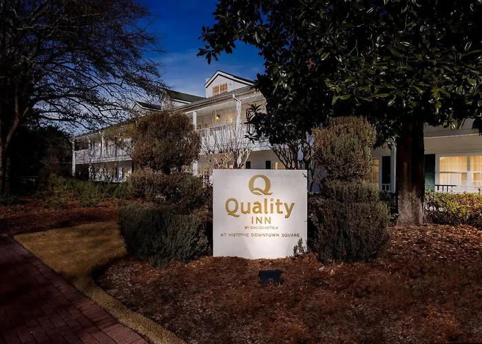 Quality Inn Fayetteville Near Historic Downtown Square