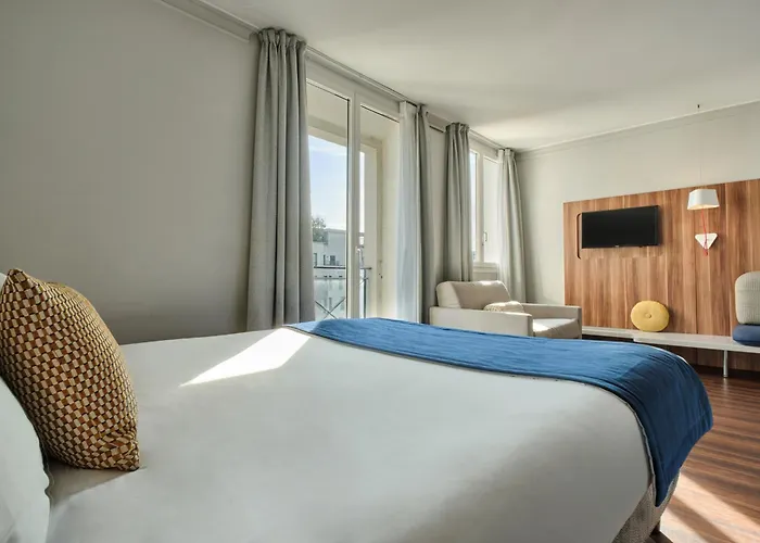 Hotel Atrium By Happyculture Suresnes