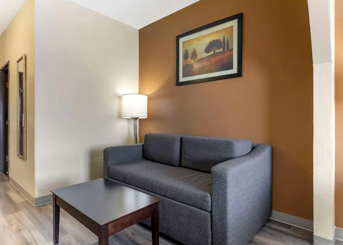 Quality Inn & Suites Wichita Falls I-44