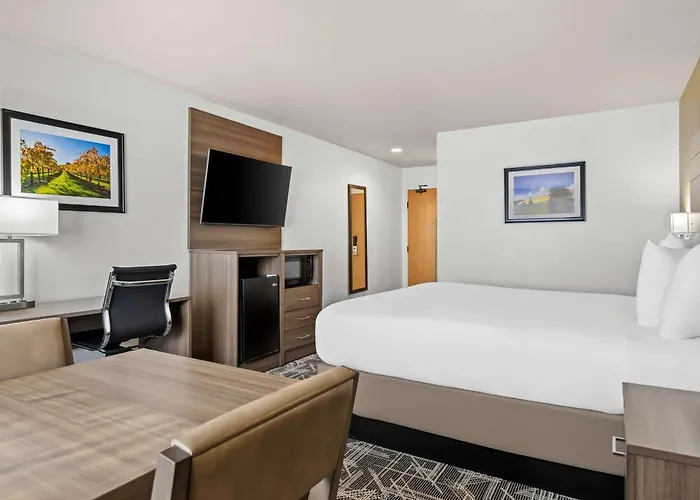 Best Western Plus Caldwell Inn & Suites