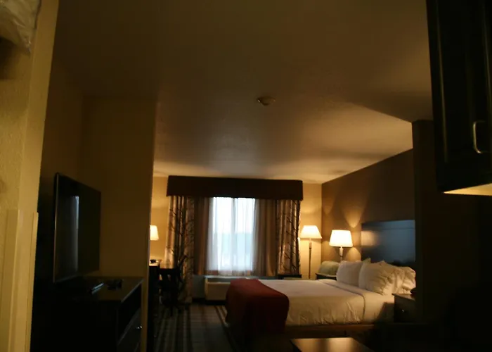 Holiday Inn Express & Suites Nevada By Ihg