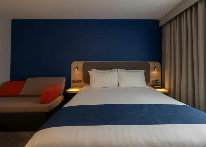 Holiday Inn Express Poole By Ihg