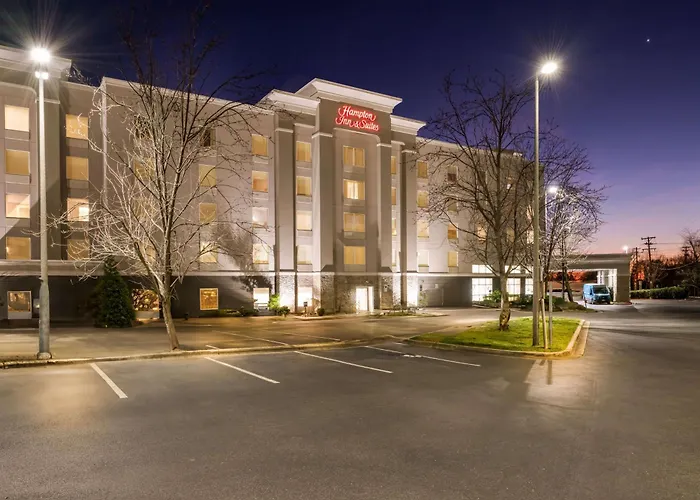 Hampton Inn & Suites -Airport