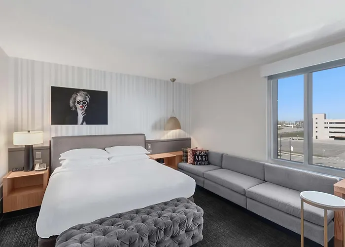 Rose Chicago, Tapestry Collection By Hilton