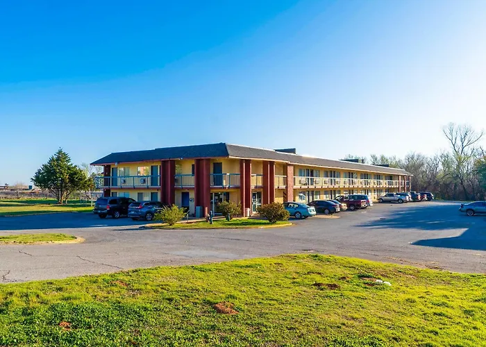 Castle Inn & Suites By Oyo Chickasha