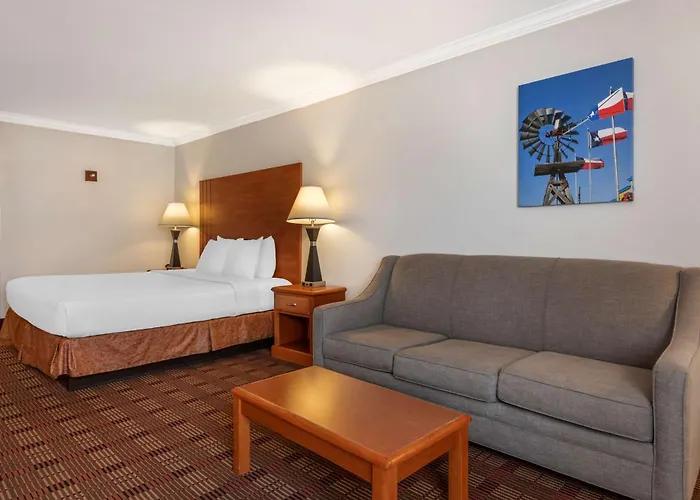 Best Western Club House Inn & Suites