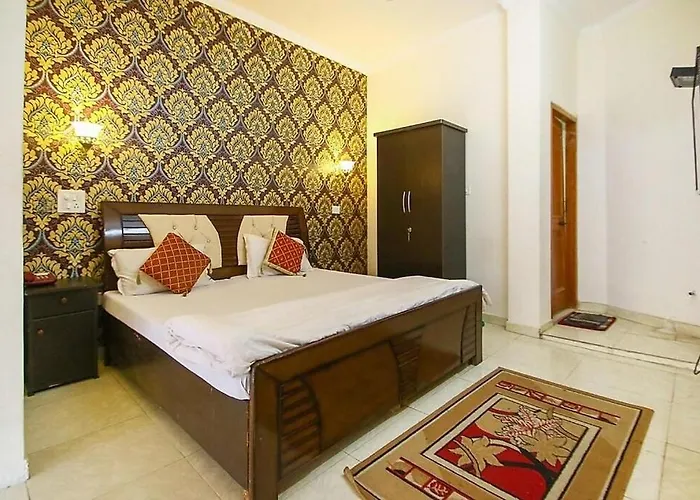 Skyview Stays I Party Lawns I Adjacent The Good Club I 1Km Sukhna Lake,Rock Garden & High Court I