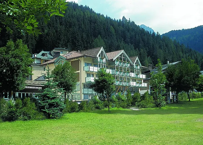Hotel Dolomiti Schloss Canazei