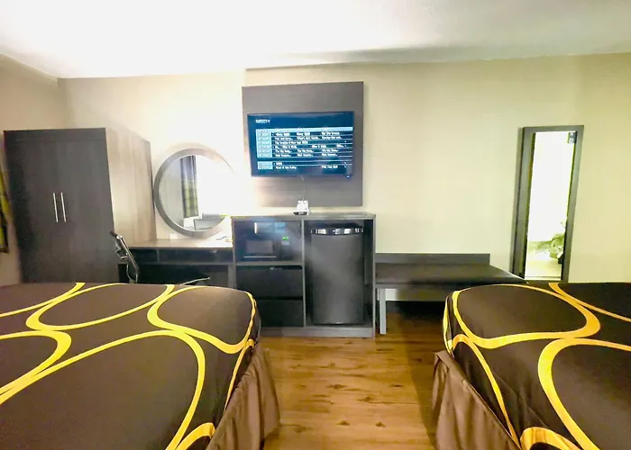 Super 8 By Wyndham Ithaca Hotel
