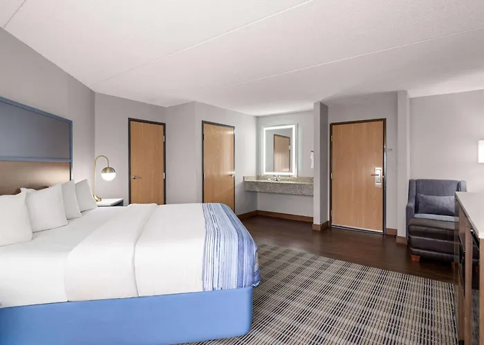Americinn By Wyndham Shakopee Near Amphitheater