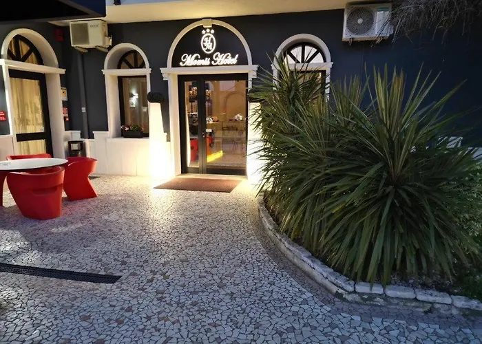 Momi'S Hotel